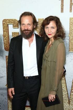 Peter Sarsgaard und seine Ehefrau Maggie Gyllenhaal bei der The Magnificent Seven Film Premiere am 19.09.2016 in New York City The Magnificent Seven Filmpremiere in New York, 2016 