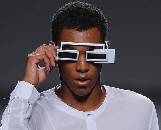 A model presents the creations of Xevi Fernandez for the catwalk of young talents EGO during the last day of the 64th Mercedes-Benz Fashion Week Madrid, at the Spanish capital, 20 September 2016. XEVI FERNANDEZ FASHION SHOW !ACHTUNG: NUR REDAKTIONELLE NUTZUNG!  MAD001 20160920-636100065520818304
