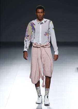 A model presents the creations of Xevi Fernandez for the catwalk of young talents EGO during the last day of the 64th Mercedes-Benz Fashion Week Madrid, at the Spanish capital, 20 September 2016. XEVI FERNANDEZ FASHION SHOW !ACHTUNG: NUR REDAKTIONELLE NUTZUNG!  MAD001 20160920-636100066156835929