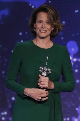 Filmfestival San Sebastian - Donostia Award Sigourney Weaver Sigourney Weaver receives the Donostia award 2016 to a lifetime achievements during the 64th San Sebastian film festival at the Kursaal in San Sebastian, Spain. CELEBRITIES : Sigourney Weaver receives the Donostia award 2016 - San Sebastian - 21 09 2016 WALTERKOVACS PANORAMIC 