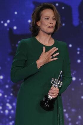 Filmfestival San Sebastian - Donostia Award Sigourney Weaver Sigourney Weaver receives the Donostia award 2016 to a lifetime achievements during the 64th San Sebastian film festival at the Kursaal in San Sebastian, Spain. CELEBRITIES : Sigourney Weaver receives the Donostia award 2016 - San Sebastian - 21 09 2016 WALTERKOVACS PANORAMIC 