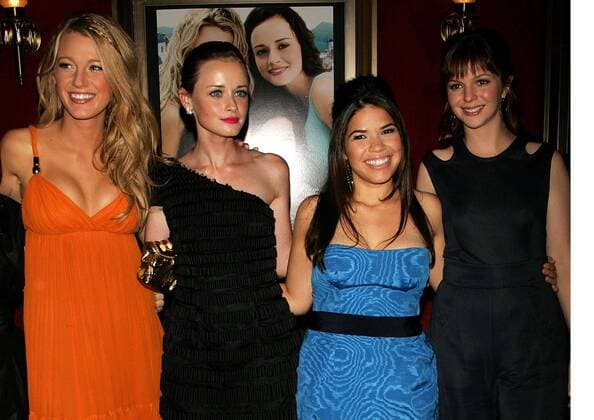 July 29, 2008 - New York, New York, U.S. - Blake Lively, Alexis Bledel, America Ferrera and Amber Tamblyn arrive for the premiere of Sisterhood of the Traveling Pants 2 at the Ziegfeld Theater in New York on July 28, 2008. .. K59078TGA - ZUMAtr1_