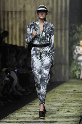 Milan Fashion Week, Women Spring Summer 2017. Milano, Moda Donna, Primavera Estate 2017. Max Mara catwalk Pictured: Gigi Hadid  Copyright: xRiccardoxGiordanoxSickix