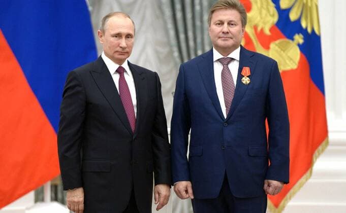 September 22, 2016. - Russia, Moscow. - Russian President Vladimir Putin (left) and MiG Russian Aircraft Corporation CEO Sergey Korotkov at the ceremony of giving state awards in the Catherine Hall in Kremlin. KremlinxxPool 