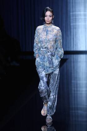 (160923) -- MILAN, Sept. 23, 2016 -- A model presents a creation at Giorgio Armani fashion show during Milan Fashion Week Spring Summer 2017 in Milan, Italy, Sept. 23, 2016. )(cl) ITALY-MILAN-FASHION WEEK-GIORGIO ARMANI JinxYu 