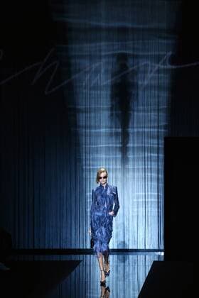 (160923) -- MILAN, Sept. 23, 2016 -- A model presents a creation at Giorgio Armani fashion show during Milan Fashion Week Spring Summer 2017 in Milan, Italy, Sept. 23, 2016. )(cl) ITALY-MILAN-FASHION WEEK-GIORGIO ARMANI JinxYu 
