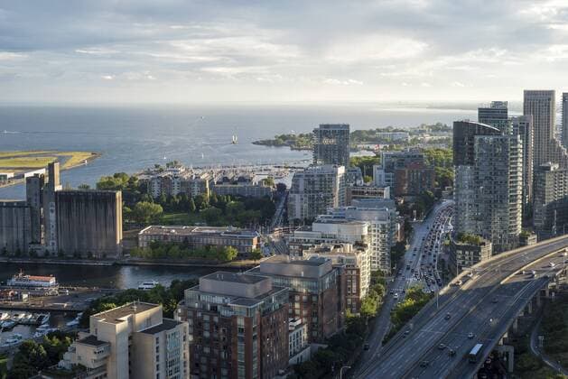 Canada, Ontario, Toronto, Toronto Islands, cityscape with Gardiner Expressway  FCF001034