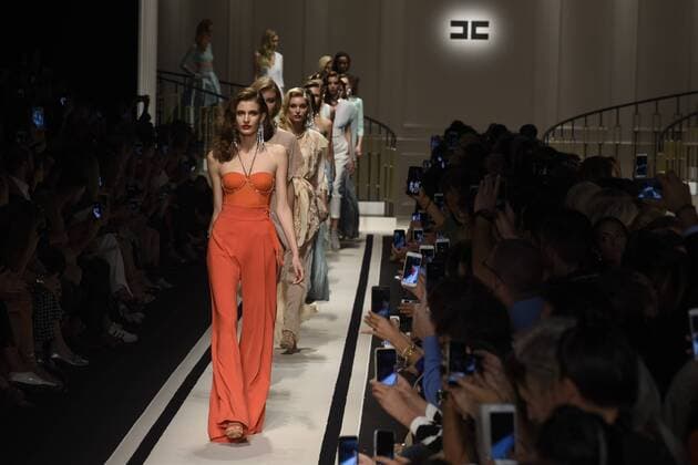 Mailand Fashion Week - Elisabetta Franchi Modenschau Milan Fashion Week, Women Spring Summer 2017. Milano, Moda Donna, Primavera Estate 2017. Elisabetta Franchi catwalk Pictured: model  Copyright: xSimonaxChiocciaxSickix