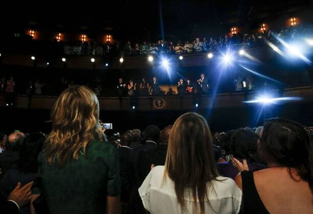 Eröffnung des Smithsonian Museums für Afro-Amerikanische Musik in Washington US President Barack Obama and First Lady Michelle Obama attend a performance at the Kennedy Center called Taking the Stage; African American Music and Stories that Changed America, an event celebrating the opening of the Smithsonian National Museum of African American History and Culture, September 23, 2016, Washington, DC. Pool photo by Aude Guerrucci  WAX20160923213 AUDExGUERRUCCI