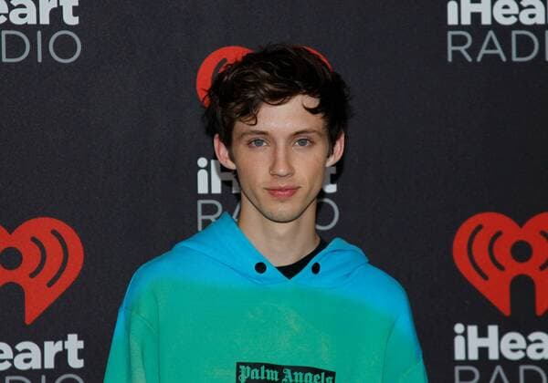 Troye Sivan arrives for the iHeartRadio Music Festival at the T-Mobile Arena in Las Vegas, Nevada on September 24, 2016.  LVP20160924110 JAMESxATOA
