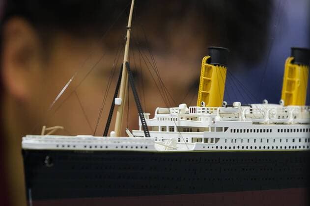 A visitor looks at a Titanic replica on display at the 56th All Japan Model & Hobby Show in Tokyo Big Sight on September 25, 2016. The exhibition introduced hobby goods such as plastic models, action figures, drones, and airsoft guns.  (gxta_alljpnmodelhobbyshow030)