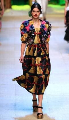 Mailand Fashion Week - Dolce & Gabbana (160926) -- MILAN, Sept. 25, 2016 -- A model walks the runway during the Dolce&Gabbana fashion show as part of Milan Fashion Week Spring Summer 2017 in Milan, Italy, on Sept 25, 2016. ) (lrz) ITALY-MILAN-FASHION WEEK-DOLCE&GABBANA JinxYu 