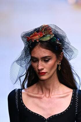 Mailand Fashion Week - Dolce & Gabbana (160926) -- MILAN, Sept. 25, 2016 -- A model walks the runway during the Dolce&Gabbana fashion show as part of Milan Fashion Week Spring Summer 2017 in Milan, Italy, on Sept 25, 2016. ) (lrz) ITALY-MILAN-FASHION WEEK-DOLCE&GABBANA JinxYu 
