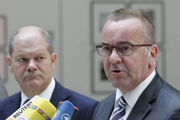 Berlin, Willy-Brandt-Haus, Pressekonferenz mit stellvertretende SPD-Vorsitzende Olaf Scholz, Foto: stellvertretende SPD-Vorsitzende Olaf Scholz, Niedersachsens Innenminister Boris Pistorius