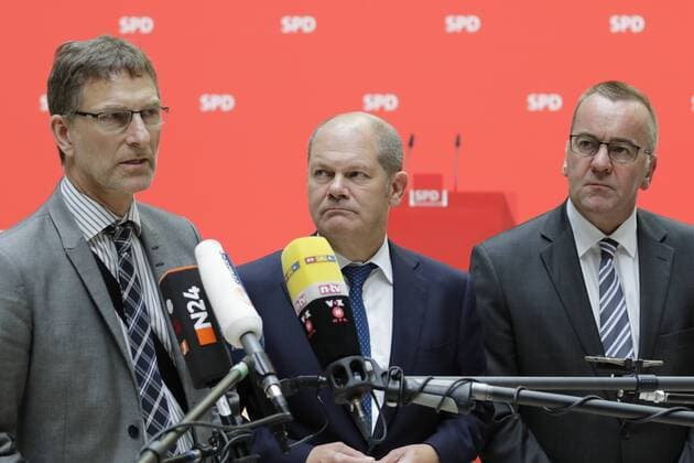 Berlin, Willy-Brandt-Haus, Pressekonferenz mit stellvertretende SPD-Vorsitzende Olaf Scholz , Foto: Oliver Malchow, Bundesvorsitzender der Gewerkschaft der Polizei, stellvertretende SPD-Vorsitzende Olaf Scholz, Niedersachsens Innenminister Boris Pistorius