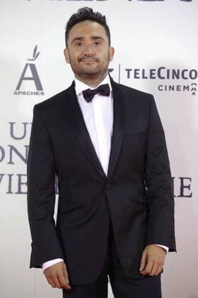 Spanish filmmaker Juan Antonio Bayona poses as he arrives at the Royal Theater, for the premiere of his film Un monstruo viene a verme (A monster comes to see me), that has just been presented at the Internaitional Cinema Festival of San Sebastian, in Madrid, Madrid s Community, Spain, 26 September 2016. EFE JuanJo Martin PREMIERE OF THE FILM UN MONSTRUO VIENE A VERME IN MADRID !ACHTUNG: NUR REDAKTIONELLE NUTZUNG!  MAD001 20160926-636105257337487569