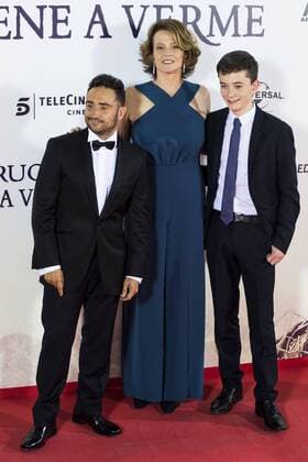 The director of the film J.A. Bayona, Sigourney Weaver and Lewis MacDougall during the premiere of the spanish film Un Monstruo Viene a Verme of J.A. Bayona at Teatro Real in Madrid. September 26, 2016.  (20160926102)