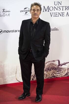 Eduard Fernandez during the premiere of the spanish film Un Monstruo Viene a Verme of J.A. Bayona at Teatro Real in Madrid. September 26, 2016.  (20160926120)