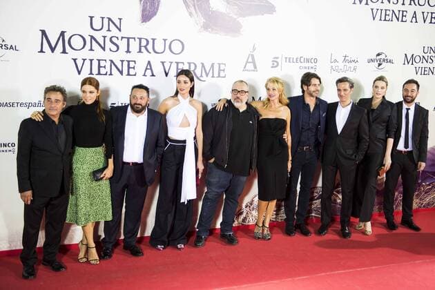 Eduard Fernandez, Juana Acosta, Pepon Nieto, Dafne Fernandez, Alex de la Iglesia, Belen Rueda, Eduardo Noriega, Ernesto Alterio, Carolina Bang and Kiko Martinez during the premiere of the spanish film Un Monstruo Viene a Verme of J.A. Bayona at Teatro Real in Madrid. September 26, 2016.  (20160926122)