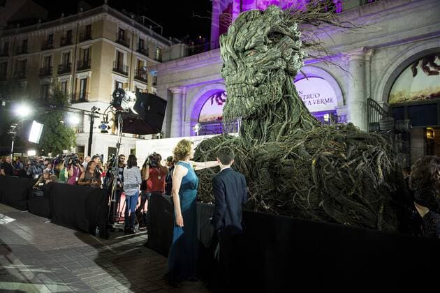 Sigourney Weaver and Lewis MacDougall with the Monster during the premiere of the spanish film Un Monstruo Viene a Verme of J.A. Bayona at Teatro Real in Madrid. September 26, 2016.  (20160926133)
