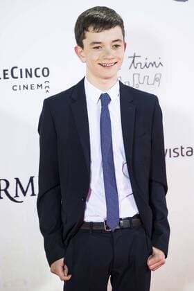Lewis MacDougall during the premiere of the spanish film Un Monstruo Viene a Verme of J.A. Bayona at Teatro Real in Madrid. September 26, 2016.  (20160926183)