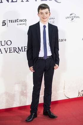 Lewis MacDougall during the premiere of the spanish film Un Monstruo Viene a Verme of J.A. Bayona at Teatro Real in Madrid. September 26, 2016.  (20160926184)