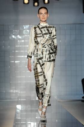 Milan Fashion Week, Women Spring Summer 2017. Milano, Moda Donna, Primavera Estate 2017. MILA SCHON catwalk Pictured: model  Copyright: xRiccardoxGIordanoxSickix
