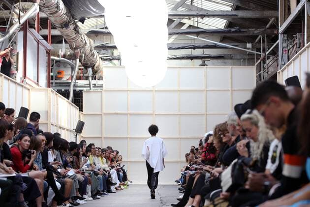 A model takes to the catwalk during the presentation of Nehera s show as part of the Spring-Summer 2017 Paris Fashion Week on September 27, 2016.  PAR20160927104 MAYAxVIDON-WHITE