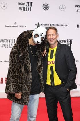 Cro und Wotan Wilke Möhring bei der Unsere Zeit ist jetzt Film Premiere am 27.09.2016 in Berlin Unsere Zeit ist jetzt Kino Premiere in Berlin 