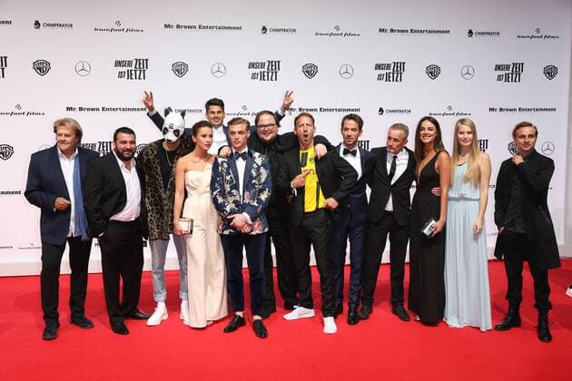 Bilder des Tages Die Hauptdarsteller bei der Unsere Zeit ist jetzt Film Premiere am 27.09.2016 in Berlin Unsere Zeit ist jetzt Kino Premiere in Berlin 