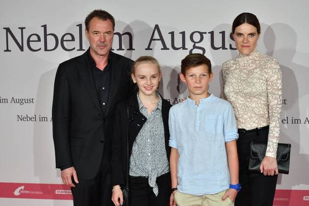 von links: Sebastian KOCH, Schauspieler, Jule HERRMANN, Schauspielerin, Ivo PIETZCKER, Schauspieler, Fritzi HABERLANDT, Schauspielerin, Filmpremiere Nebel im August , im City Kino in Muenchen am 27.09.2016.