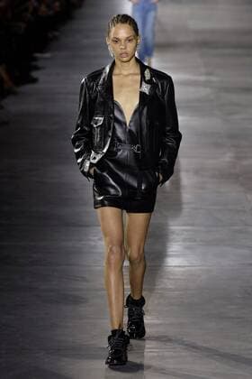 Paris Fashion Week - Saint Laurent 211871 Marineau Starface 2016-09-27 Paris France Paris Fashion week. Defile Saint Laurent Pret-a-porter printemps-ete 2017. Saint Laurent , spring -summer 2017 Paris, France Paris Fashion week. Defile Saint Laurent Ready to Wear Spring-summer 2017 Editorial Use Only _sans_perso  Copyright: xMarineaux STAR_211871_004