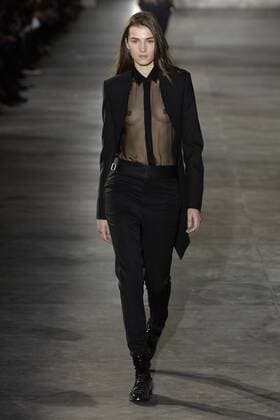 Paris Fashion Week - Saint Laurent 211871 Marineau Starface 2016-09-27 Paris France Paris Fashion week. Defile Saint Laurent Pret-a-porter printemps-ete 2017. Saint Laurent , spring -summer 2017 Paris, France Paris Fashion week. Defile Saint Laurent Ready to Wear Spring-summer 2017 Editorial Use Only _sans_perso  Copyright: xMarineaux STAR_211871_014