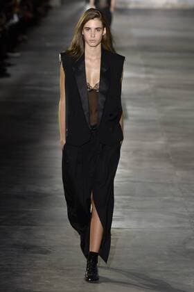 Paris Fashion Week - Saint Laurent 211871 Marineau Starface 2016-09-27 Paris France Paris Fashion week. Defile Saint Laurent Pret-a-porter printemps-ete 2017. Saint Laurent , spring -summer 2017 Paris, France Paris Fashion week. Defile Saint Laurent Ready to Wear Spring-summer 2017 Editorial Use Only _sans_perso  Copyright: xMarineaux STAR_211871_016