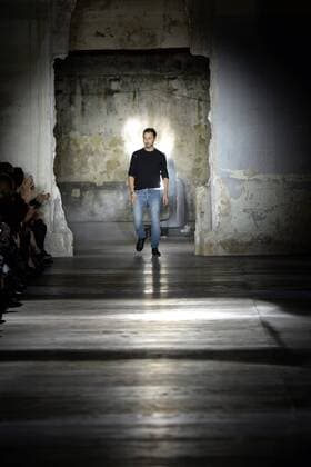 Paris Fashion Week - Saint Laurent 211871 Marineau Starface 2016-09-27 Paris France Paris Fashion week. Defile Saint Laurent Pret-a-porter printemps-ete 2017. Saint Laurent , spring -summer 2017 Paris, France Paris Fashion week. Defile Saint Laurent Ready to Wear Spring-summer 2017 Editorial Use Only  Copyright: xMarineaux STAR_211871_047