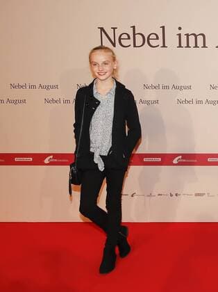 Filmpremiere Nebel im August im Foto: Jule Hermann ( als Nandl) Buchautor: Robert Domes, Regie: Kai Wessel Produzent: Ulrich Limmer, mit Ivo Pietzcker ( als Ernst Lossa) , Sebastian Koch (als Klinikdirektor Dr. Werner Veithausen) , Fritzi Haberlandt ( als Schwester Sophia) Drama ueber den Euthanasie Mord am 13- jährigen Ernst Lossa im deutschen Nationalsozialismus in Muenchen, Deutschland am 27.09.2016
