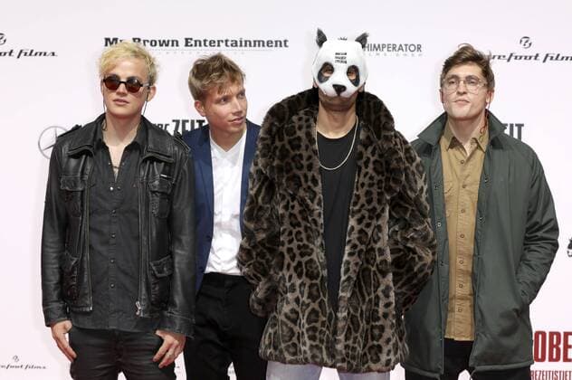 Psaiko.Dino, Flo König, Cro und Tim Schwerdter bei der Premiere des Kinofilms Unsere Zeit ist jetzt im CineStar Sony Center. Berlin, 27.09.2016 Foto:xS.xGabschx xFuturexImage