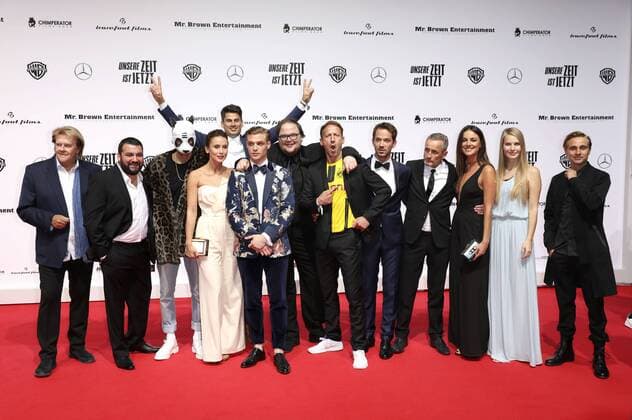 Howard Carpendale, Sahin Eryilmaz, Cro, Peri Baumeister, Robert Maaser, David Schütter, Martin Schreier, Wotan Wilke Möhring, Marc Benjamin, Tim Wilde, Janina Uhse, Margarita Ruhl und Constantin von Jascheroff bei der Premiere des Kinofilms Unsere Zeit ist jetzt im CineStar Sony Center. Berlin, 27.09.2016 Foto:xS.xGabschx xFuturexImage