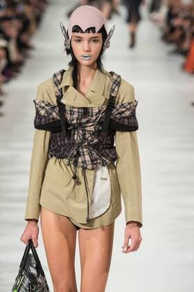 211894 Marineau Starface 2016-09-28 Paris France Paris Fashion week. Defile Maison Margiela Pret-a-porter printemps-ete 2017 Maison Margiela , spring -summer 2017 Paris, France Paris Fashion week. Defile Maison Margiela Ready to wear spring-summer 2017 Editorial Use Only _sans_perso  Copyright: xMarineaux STAR_211894_024
