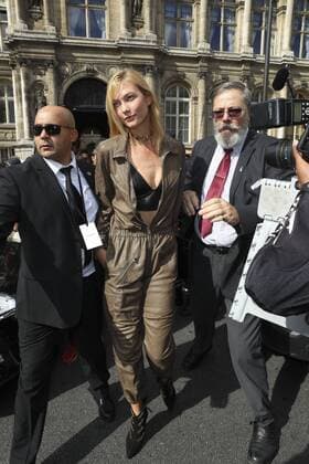 Paris Fashion Week - Gäste der Lanvin show Karlie Kloss CELEBRITES : Defile pret a porter Lanvin - Paris - 28 09 2016 GwendolineLeGoff Panoramic 