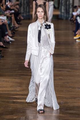 211899 Marineau Starface 2016-09-28 Paris France Paris Fashion week. Pret-a-porter printemps-ete 2017. Defile Lanvin. Paris Fashion week. Ready-to-wear spring-summer 2017 Lanvin Defile Lanvin , spring -summer 2017 Paris, France Editorial Use Only _sans_perso  Copyright: xMarineaux STAR_211899_001