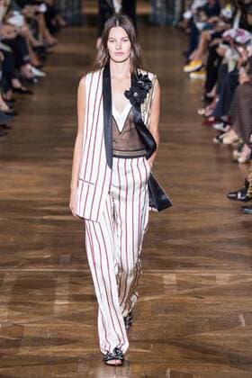 211899 Marineau Starface 2016-09-28 Paris France Paris Fashion week. Pret-a-porter printemps-ete 2017. Defile Lanvin. Paris Fashion week. Ready-to-wear spring-summer 2017 Lanvin Defile Lanvin , spring -summer 2017 Paris, France Editorial Use Only _sans_perso  Copyright: xMarineaux STAR_211899_004