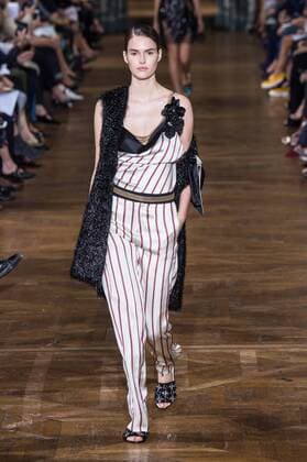211899 Marineau Starface 2016-09-28 Paris France Paris Fashion week. Pret-a-porter printemps-ete 2017. Defile Lanvin. Paris Fashion week. Ready-to-wear spring-summer 2017 Lanvin Defile Lanvin , spring -summer 2017 Paris, France Editorial Use Only _sans_perso  Copyright: xMarineaux STAR_211899_015