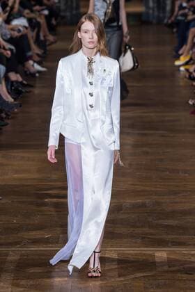 211899 Marineau Starface 2016-09-28 Paris France Paris Fashion week. Pret-a-porter printemps-ete 2017. Defile Lanvin. Paris Fashion week. Ready-to-wear spring-summer 2017 Lanvin Defile Lanvin , spring -summer 2017 Paris, France Editorial Use Only _sans_perso  Copyright: xMarineaux STAR_211899_025