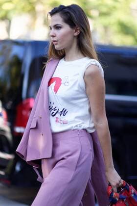 Paris Fashion Week - Dries van Noten - Ankunft der Gäste France: Dries Van Noten Guests arrive for the Rochas Spring Summer 17 Collection runway show during Paris Fashion Week. FOR EDITORIAL USE ONLY.Pacific Press Agency  HughxPeterswald