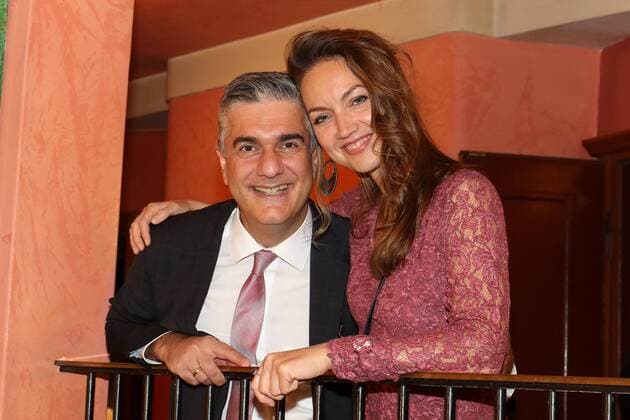 Stephen A. Sikder mit Ehefrau Kristin Naefe, Theaterpremiere Der dressierte Mann in der kleinen Komödie im Bayerischen Hof am 28.09.2016