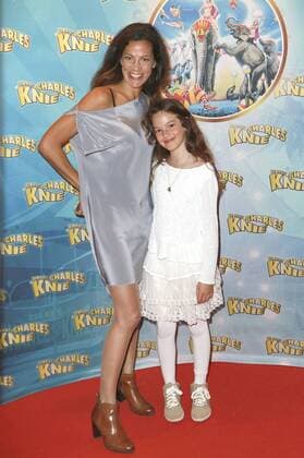 Vanessa De Lacaze mit Tochter Mina bei der Premiere des neuen Programms vom Zirkus Charles Knie auf der Horner Rennbahn. Hamburg, 28.09.2016 Foto:xgbrcix xFuturexImage