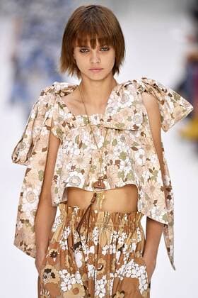 211953 Marineau Starface 2016-09-29 Paris France Paris Fashion week. Pret-a-porter printemps-ete 2017. Defile Chloe. Chloe, spring-summer 2017 Paris, France Paris Fashion week. Ready-to-wear spring-summer 2017 Defile Chloe Editorial Use Only _sans_perso  Copyright: xMarineaux STAR_211953_036