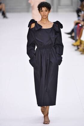 211953 Marineau Starface 2016-09-29 Paris France Paris Fashion week. Pret-a-porter printemps-ete 2017. Defile Chloe. Chloe, spring-summer 2017 Paris, France Paris Fashion week. Ready-to-wear spring-summer 2017 Defile Chloe Editorial Use Only _sans_perso  Copyright: xMarineaux STAR_211953_053