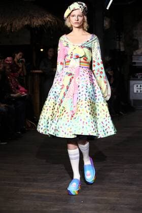 A model takes to the catwalk during the presentation of Manish Arora s show as part of the Spring-Summer 2017 Paris Fashion Week on September 29, 2016.  PAR20160929110 MAYAxVIDON-WHITE